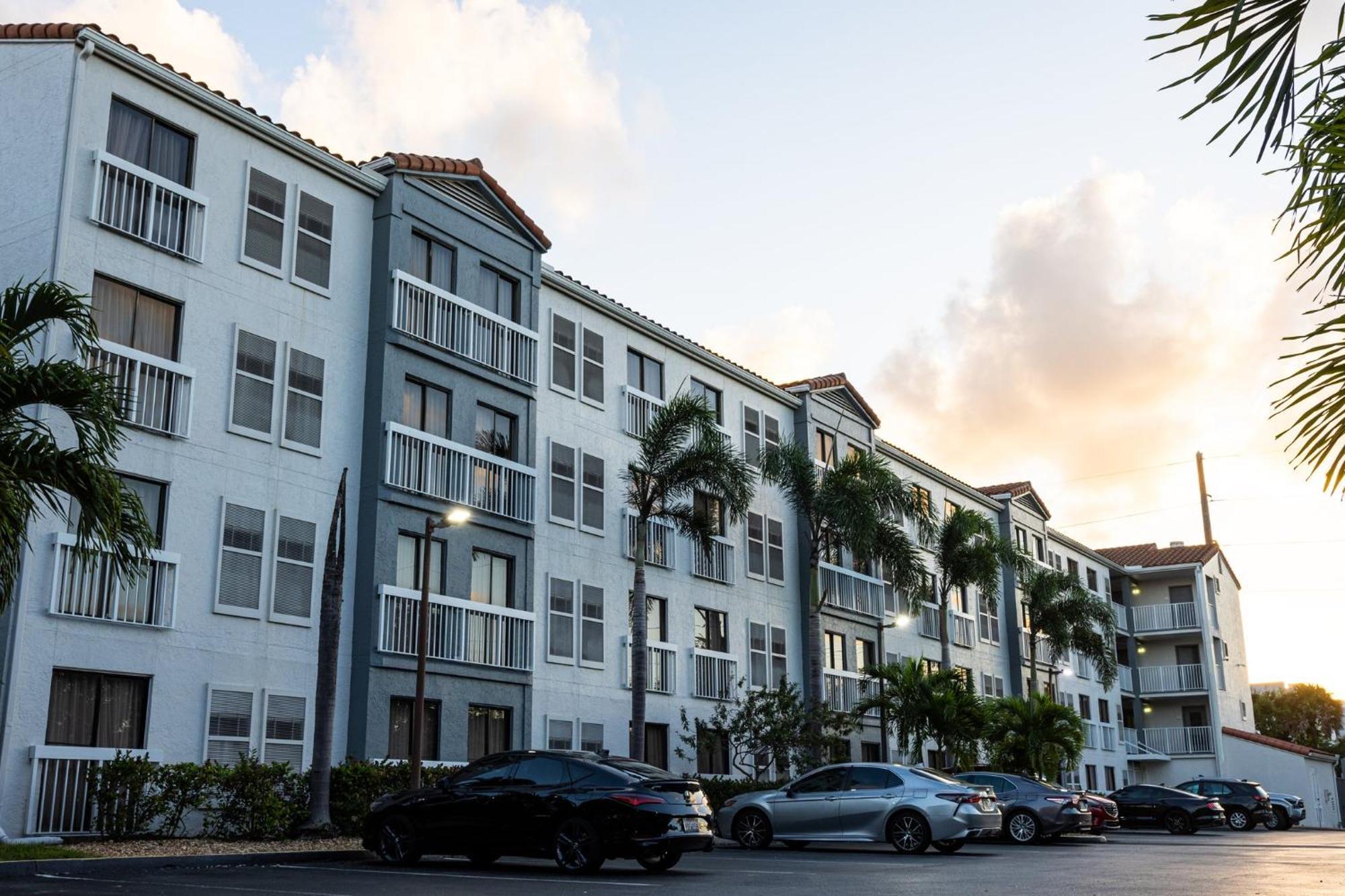 Holiday Inn & Suites Boca Raton - North Exterior foto